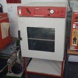 Vacuum drying oven