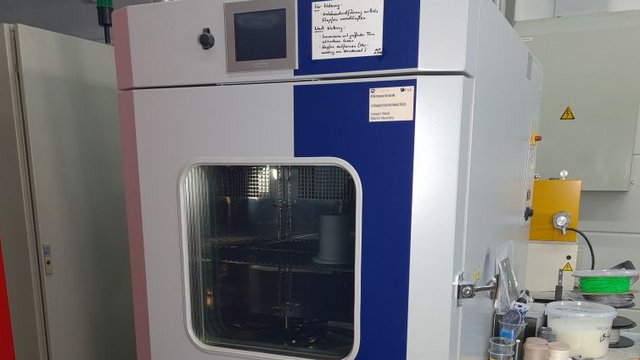 Climate-controlled cabinet